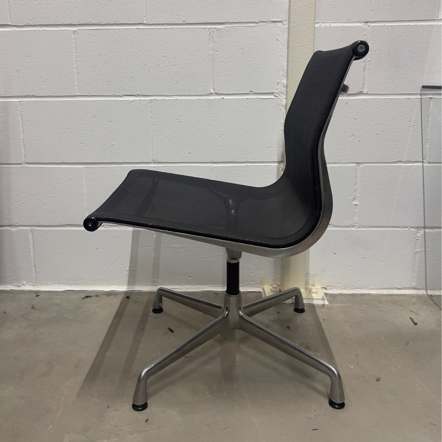 Charles Eames Vitra EA108 Mesh Chair in Black