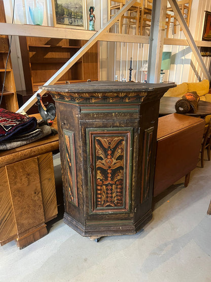 18th Century Allmöge Corner Cabinet